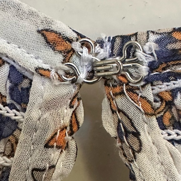 Express Floral Paisley Sleeveless Blouse with Pleated Neckline - Picture 6 of 8